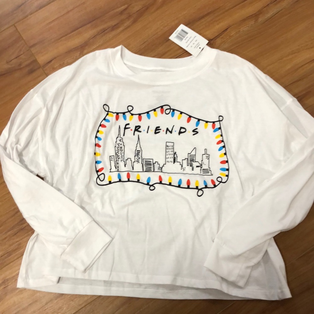 NWT Long sleeve Friends series shirt. Size medium Holiday shirt